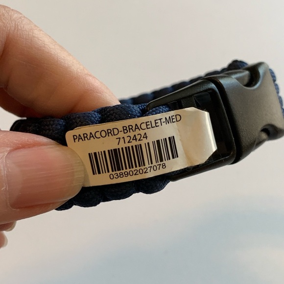 Paracord bracelet, about 7 inches, size medium - Picture 5 of 5